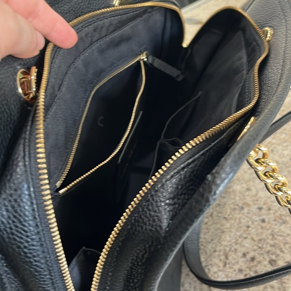 🔥🔥MARC JACOBS GOLD CHAIN TOTE (Like New) Paid $425🔥🔥 - Picture 6 of 16